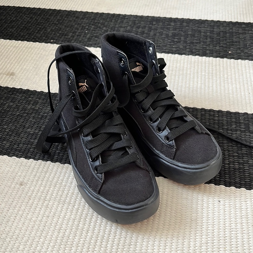 Puma kaia black midtop sneakers size 7